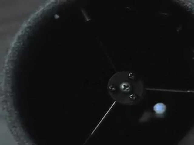 Vivitar&reg; 263 / 525x76 mm Reflector Telescope - image 9 from the video